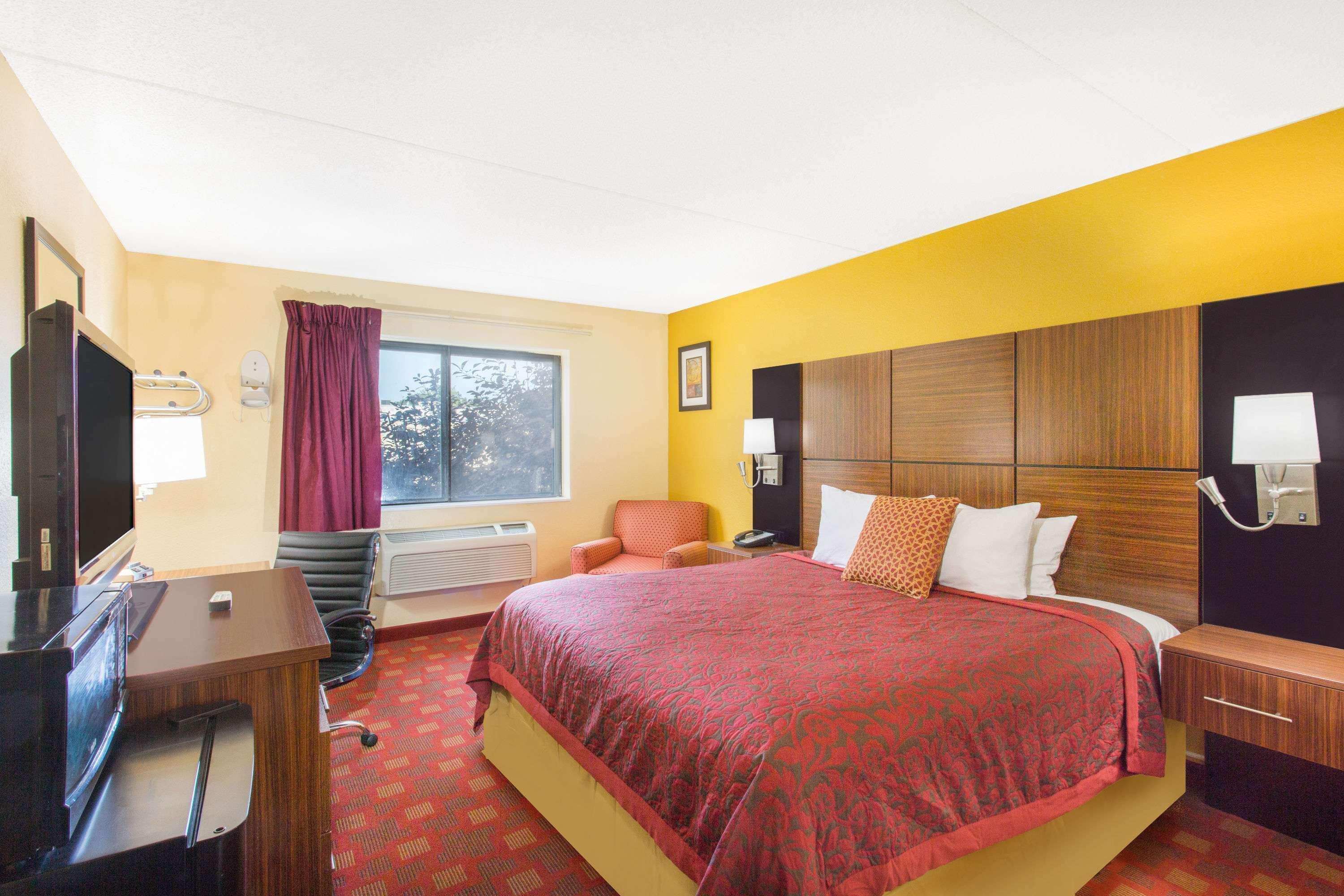 Days Inn By Wyndham Leominster/Fitchburg Area Exterior photo