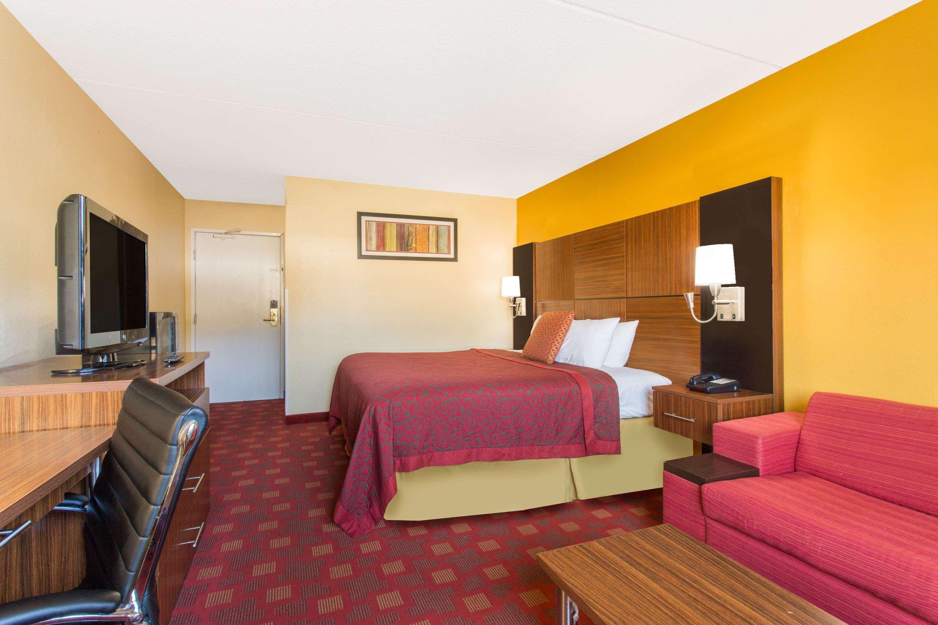 Days Inn By Wyndham Leominster/Fitchburg Area Exterior photo