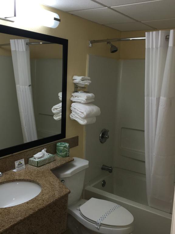 Days Inn By Wyndham Leominster/Fitchburg Area Room photo