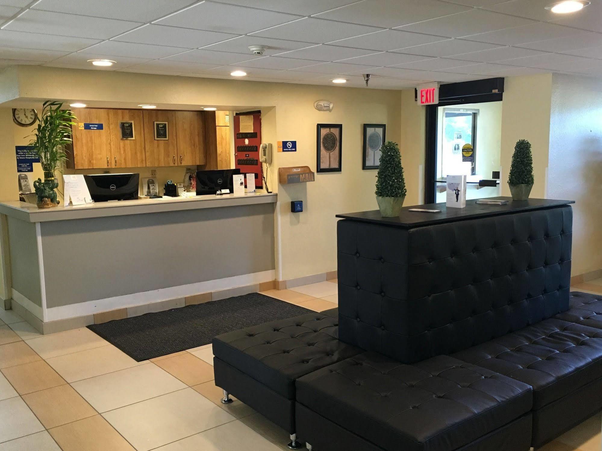 Days Inn By Wyndham Leominster/Fitchburg Area Exterior photo